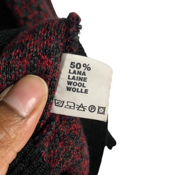 Modango Men's Patterned Wool V-Neck Soft Knit Sweater - Picture 7 of 9